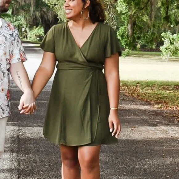 anna in green dress Women Plus Size Botanical Print Collared Wrap Waist Midi Dress – JeHouze.US
